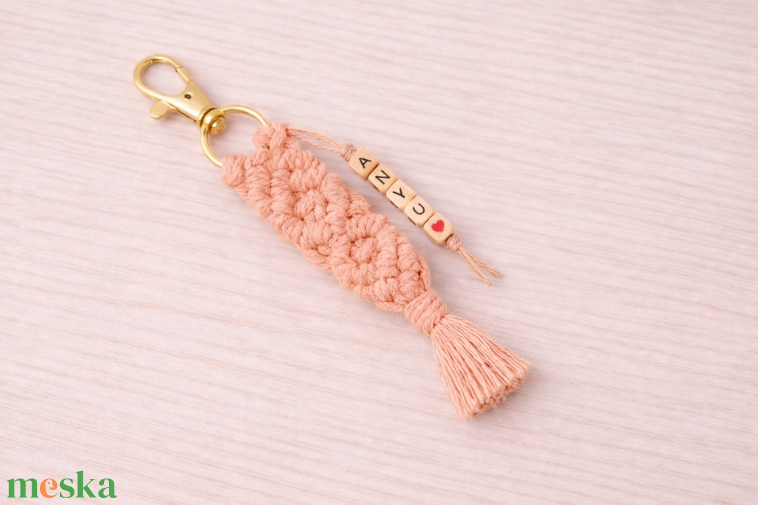 Makramé kulcstartó névvel� rózsaszín - táska & tok - kulcstartó & táskadísz - kulcstartó - Meska.hu