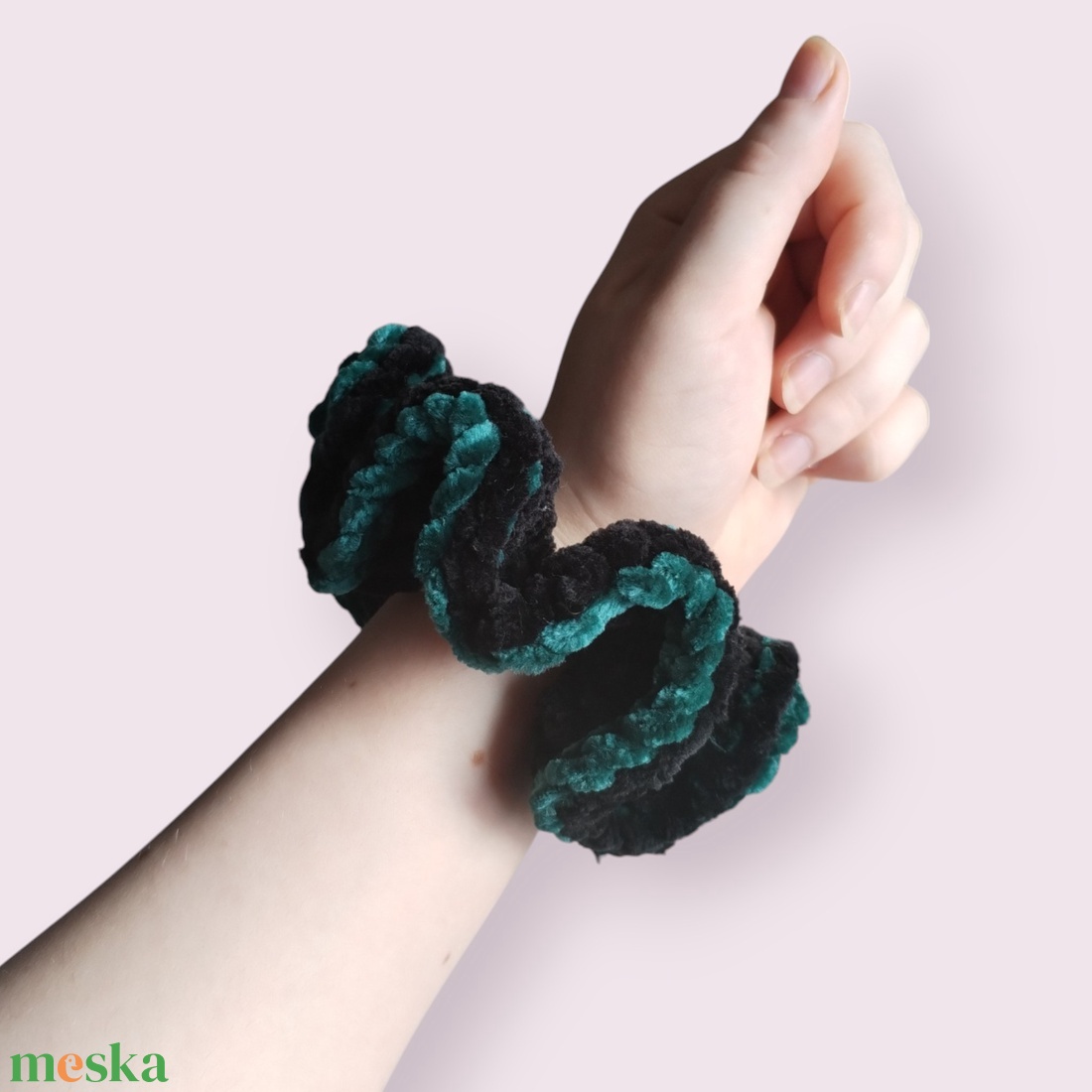 Bársony scrunchie - Méreg - ruha & divat - hajdísz & hajcsat - hajgumi - Meska.hu Bársony scrunchie - Méreg - ruha & divat - hajdísz & hajcsat - hajgumi - Meska.hu
