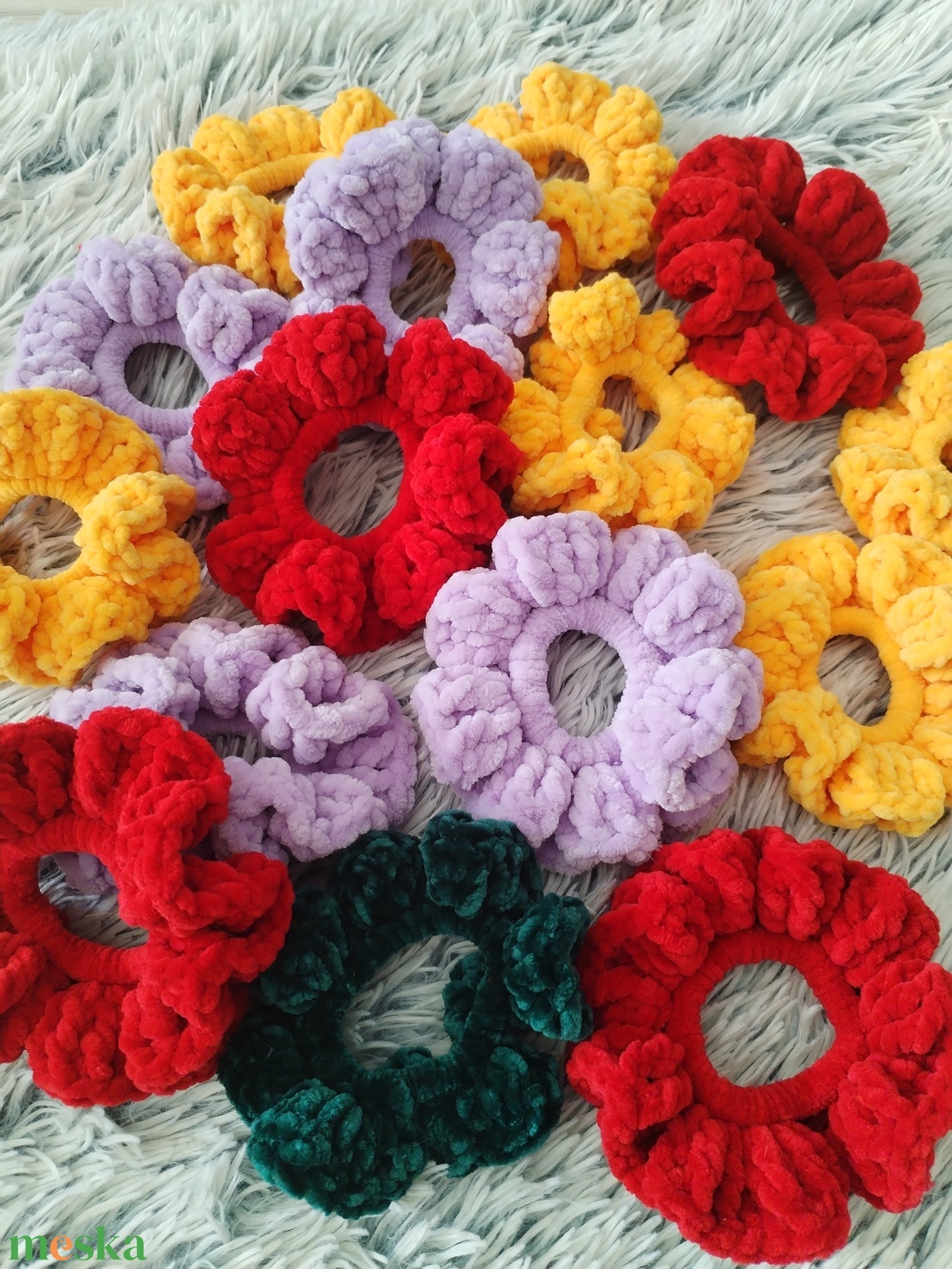 Plüss scrunchie (1 db) - ruha & divat - hajdísz & hajcsat - hajgumi - Meska.hu