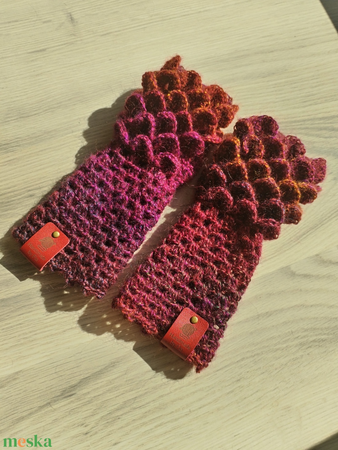 Horgolt ujjatlan 'sárkány' kesztyű - Bordó - ruha & divat - sál, sapka, kendő - kesztyű - Meska.hu