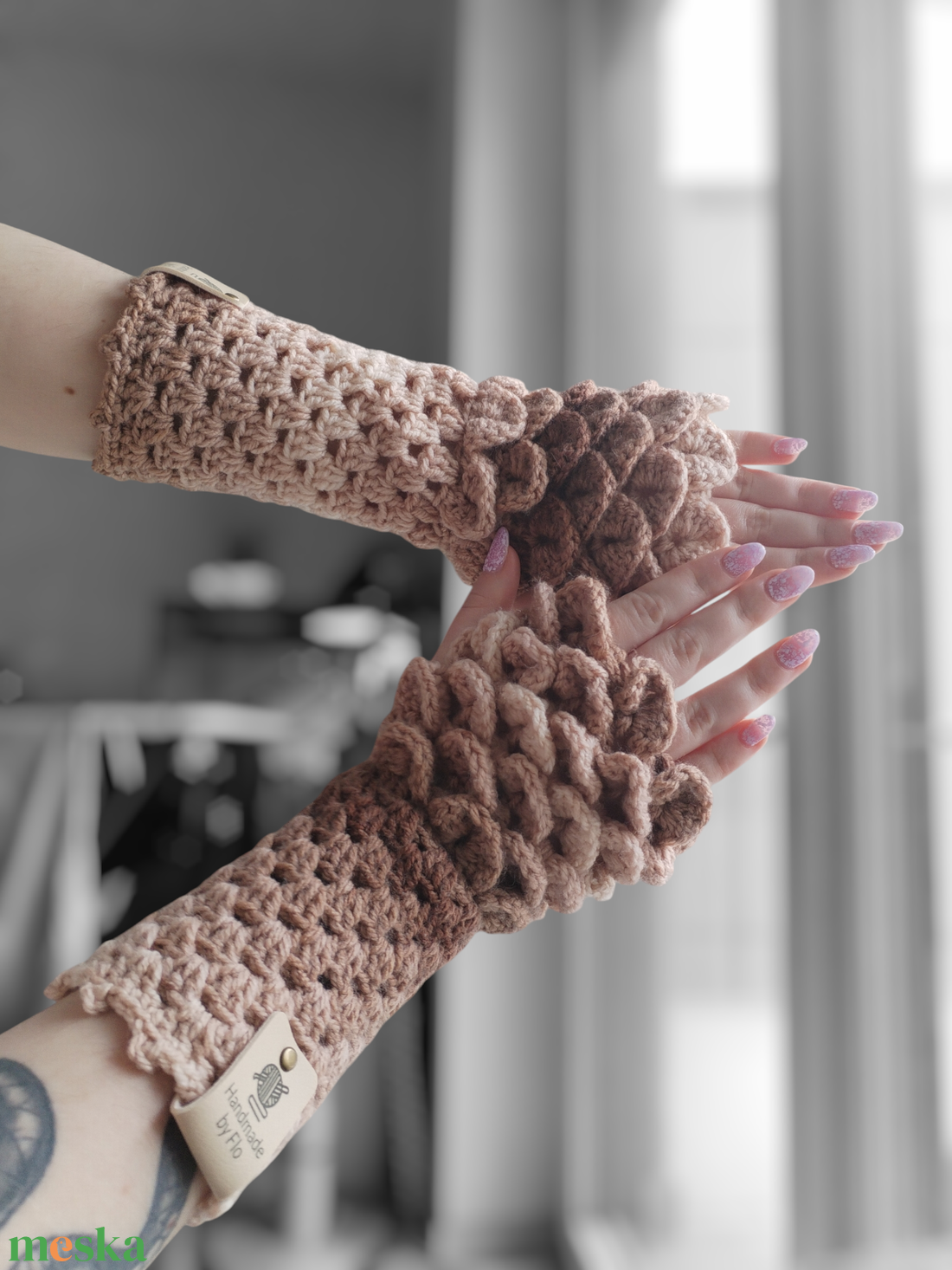 Horgolt ujjatlan 'sárkány' kesztyű - Bézs - ruha & divat - sál, sapka, kendő - kesztyű - Meska.hu