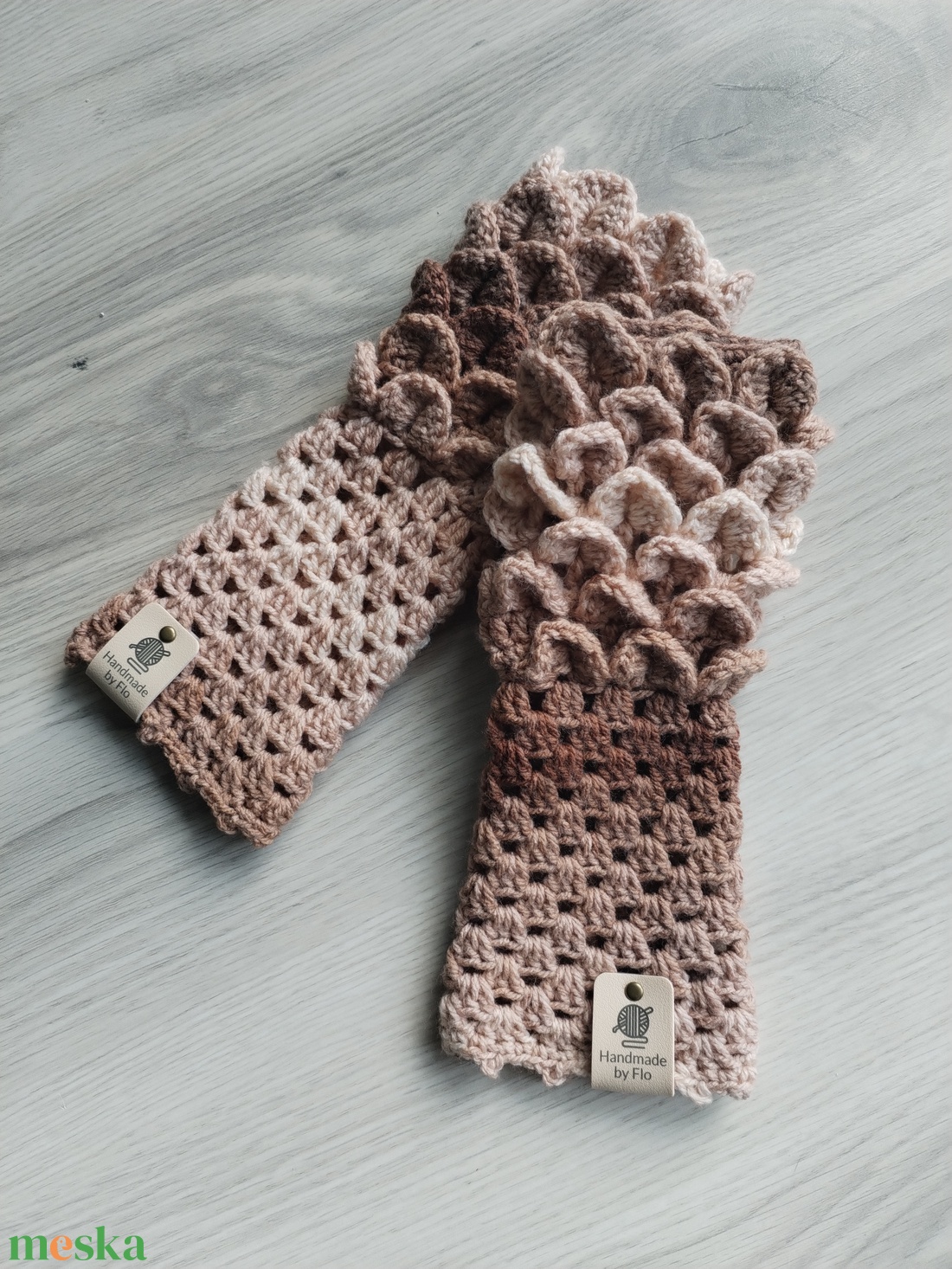 Horgolt ujjatlan 'sárkány' kesztyű - Bézs - ruha & divat - sál, sapka, kendő - kesztyű - Meska.hu