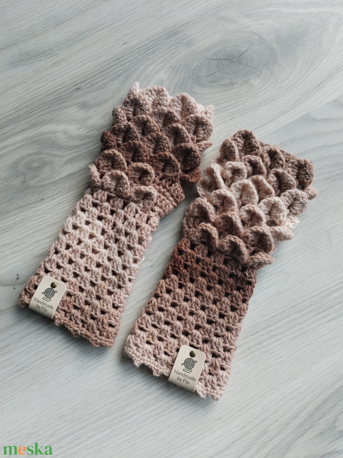 Horgolt ujjatlan 'sárkány' kesztyű - Bézs - ruha & divat - sál, sapka, kendő - kesztyű - Meska.hu