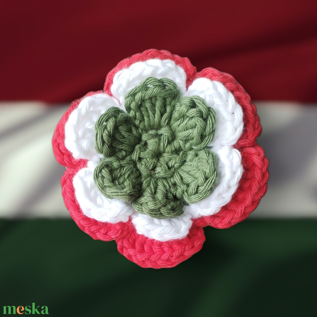 Horgolt 3D virágos kokárda kitűző - ékszer - kitűző és bross - Meska.hu