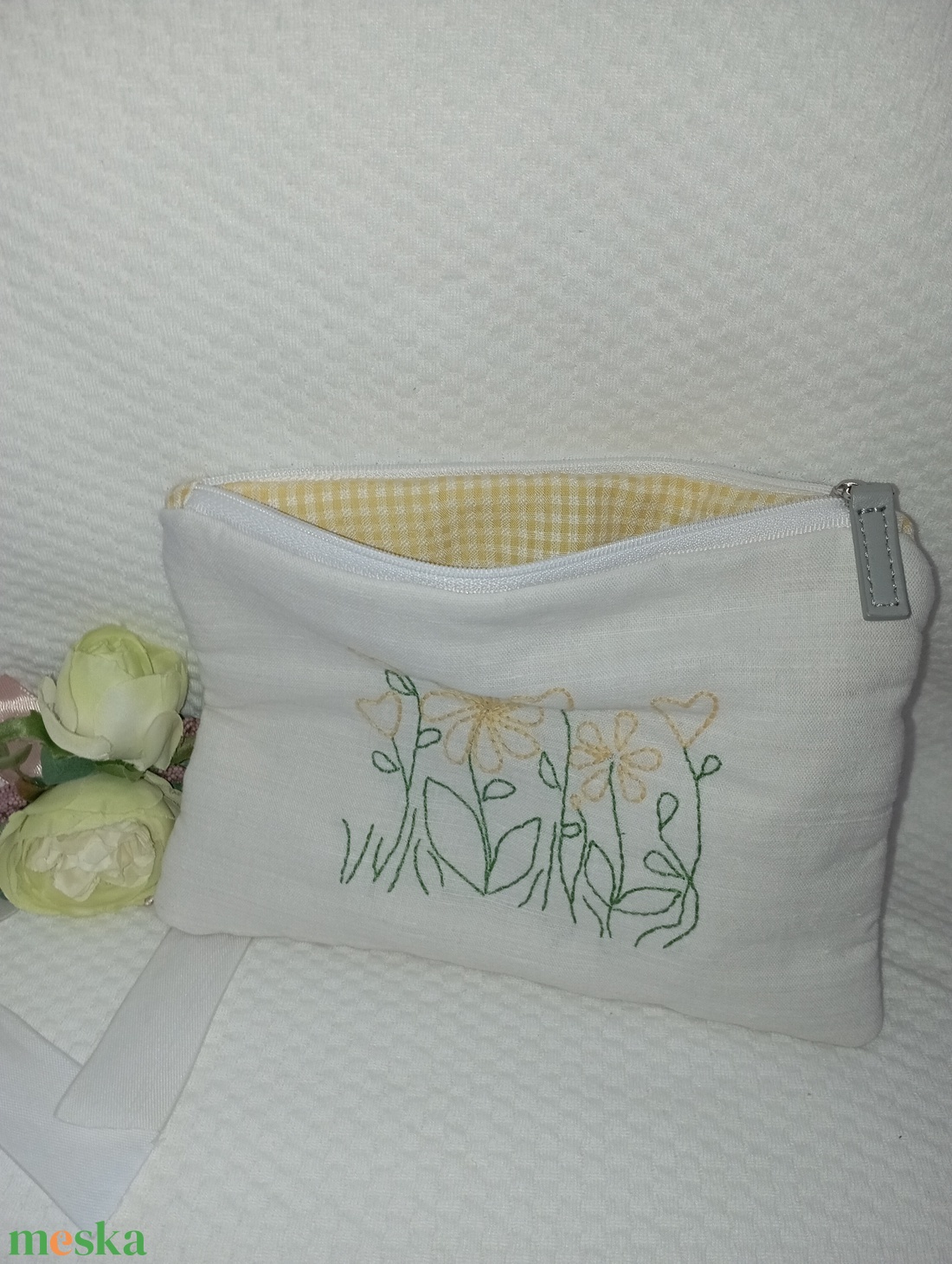 Hímzett virágos neszeszer  - táska & tok - neszesszer - Meska.hu Hímzett virágos neszeszer  - táska & tok - neszesszer - Meska.hu