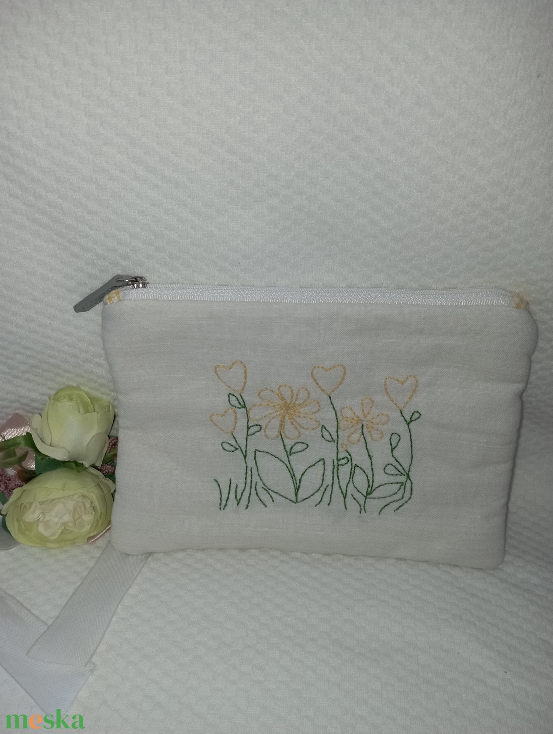 Hímzett virágos neszeszer  - táska & tok - neszesszer - Meska.hu Hímzett virágos neszeszer  - táska & tok - neszesszer - Meska.hu