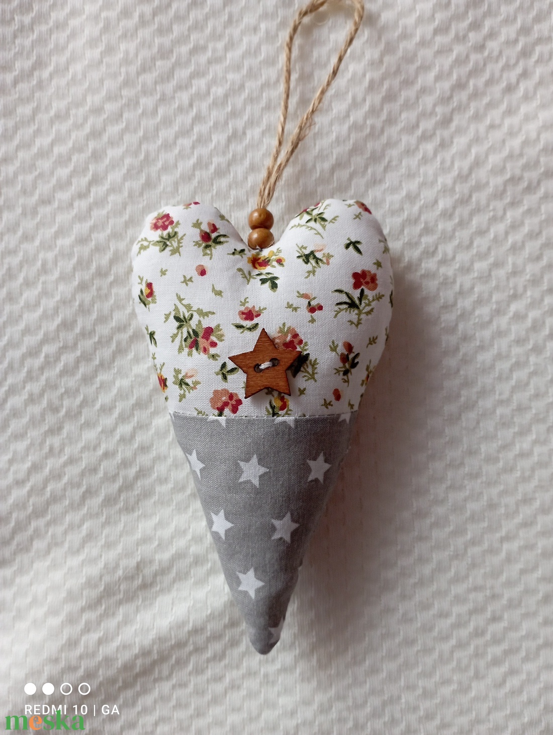 Hímzett koszorúval díszített dekorációs figurák - otthon & életmód - dekoráció - dísztárgy - Meska.hu Hímzett koszorúval díszített dekorációs figurák - otthon & életmód - dekoráció - dísztárgy - Meska.hu