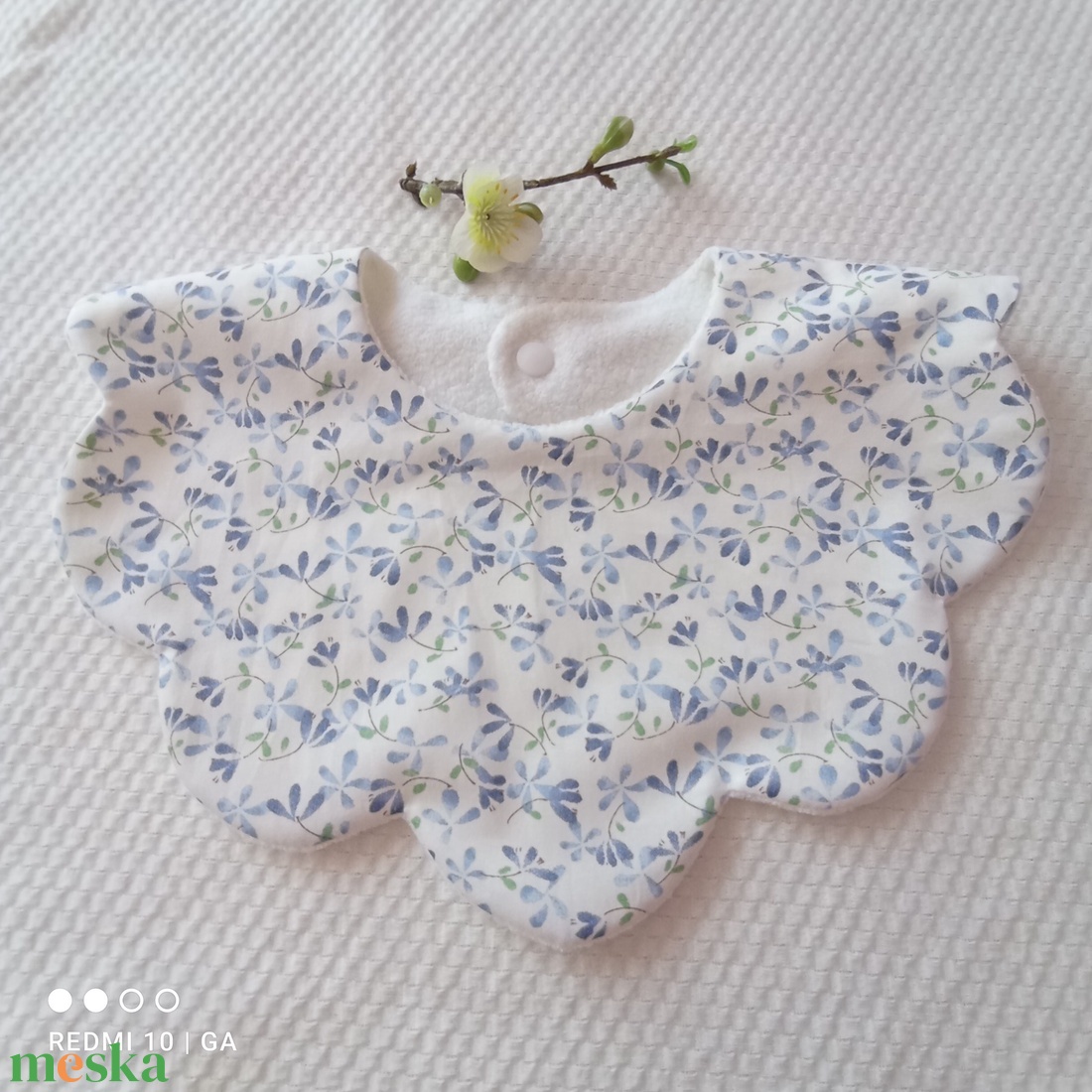 Virág nyálkendő/előke - ruha & divat - babaruha & gyerekruha - előke & nyálkendő - Meska.hu Virág nyálkendő/előke - ruha & divat - babaruha & gyerekruha - előke & nyálkendő - Meska.hu