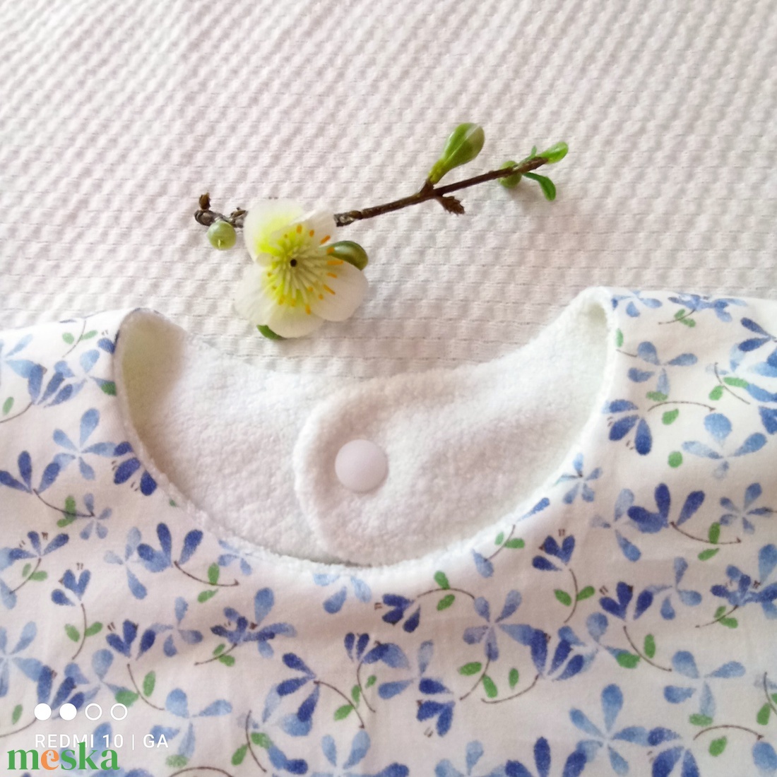 Virág nyálkendő/előke - ruha & divat - babaruha & gyerekruha - előke & nyálkendő - Meska.hu Virág nyálkendő/előke - ruha & divat - babaruha & gyerekruha - előke & nyálkendő - Meska.hu