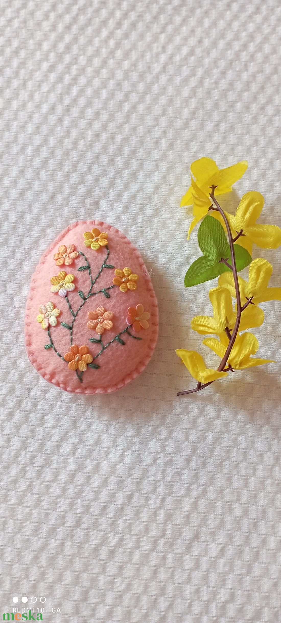 Hímzett tojás  - ünnepi díszek, dekorációk - húsvéti díszek és dekorációk - húsvéti abrosz, terítő - Meska.hu