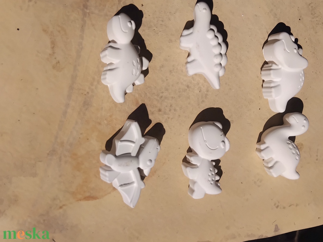 Dínó hűtőmágnes - kellékek & szerszámok - dekorációs kellékek - figurák - Meska.hu