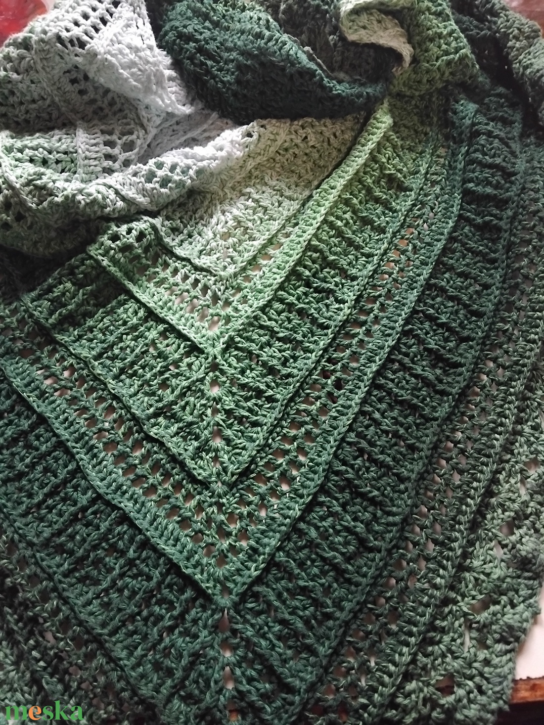 Erdei harmat horgolt kendő - ruha & divat - sál, sapka, kendő - vállkendő - Meska.hu