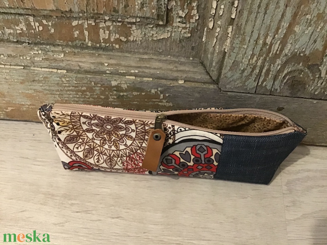 Tolltartó, vászon -farmer bélelt tolltartó, ajándék pedagógus napra, mandala mintás tolltartó - otthon & életmód - papír, írószer - tolltartó & ceruzatekercs - Meska.hu Tolltartó, vászon -farmer bélelt tolltartó, ajándék pedagógus napra, mandala mintás tolltartó - otthon & életmód - papír, írószer - tolltartó & ceruzatekercs - Meska.hu
