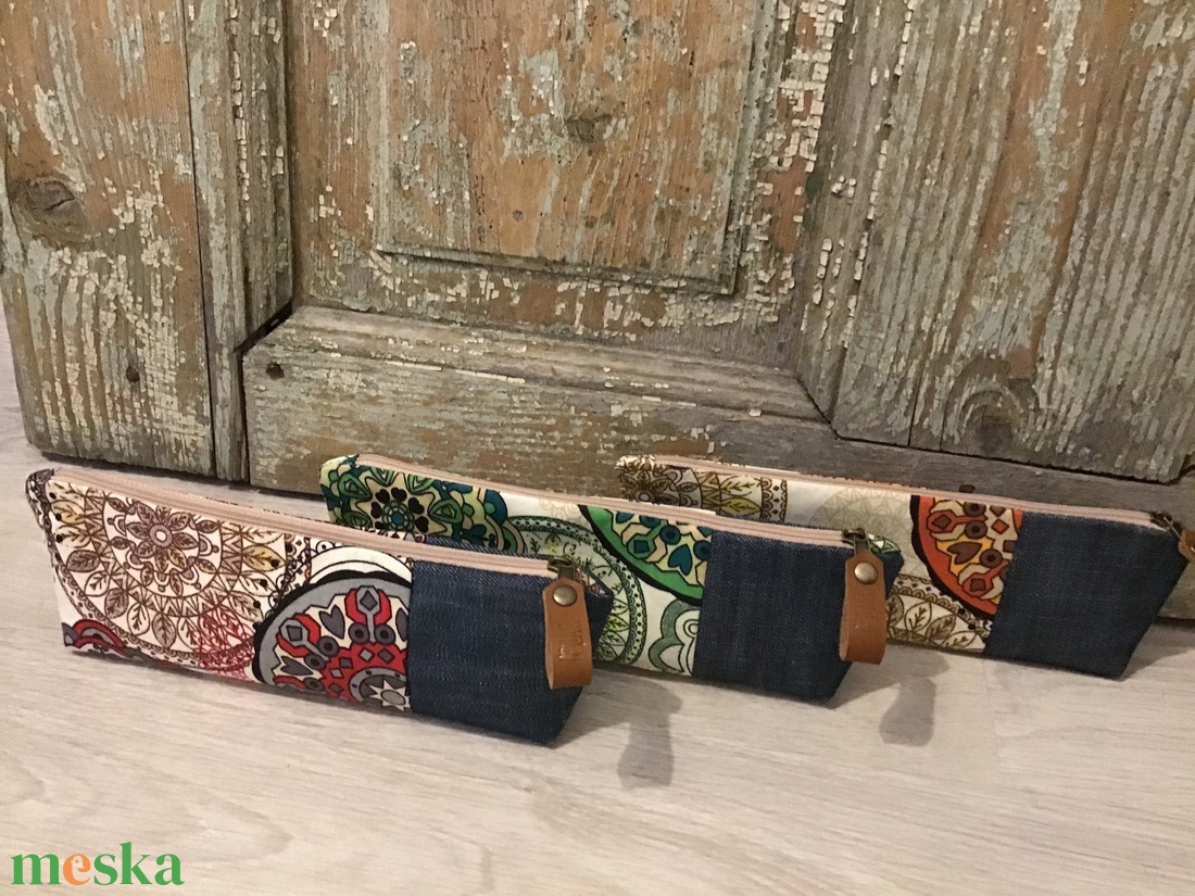 Tolltartó, vászon -farmer bélelt tolltartó, ajándék pedagógus napra, mandala mintás tolltartó - otthon & életmód - papír, írószer - tolltartó & ceruzatekercs - Meska.hu Tolltartó, vászon -farmer bélelt tolltartó, ajándék pedagógus napra, mandala mintás tolltartó - otthon & életmód - papír, írószer - tolltartó & ceruzatekercs - Meska.hu