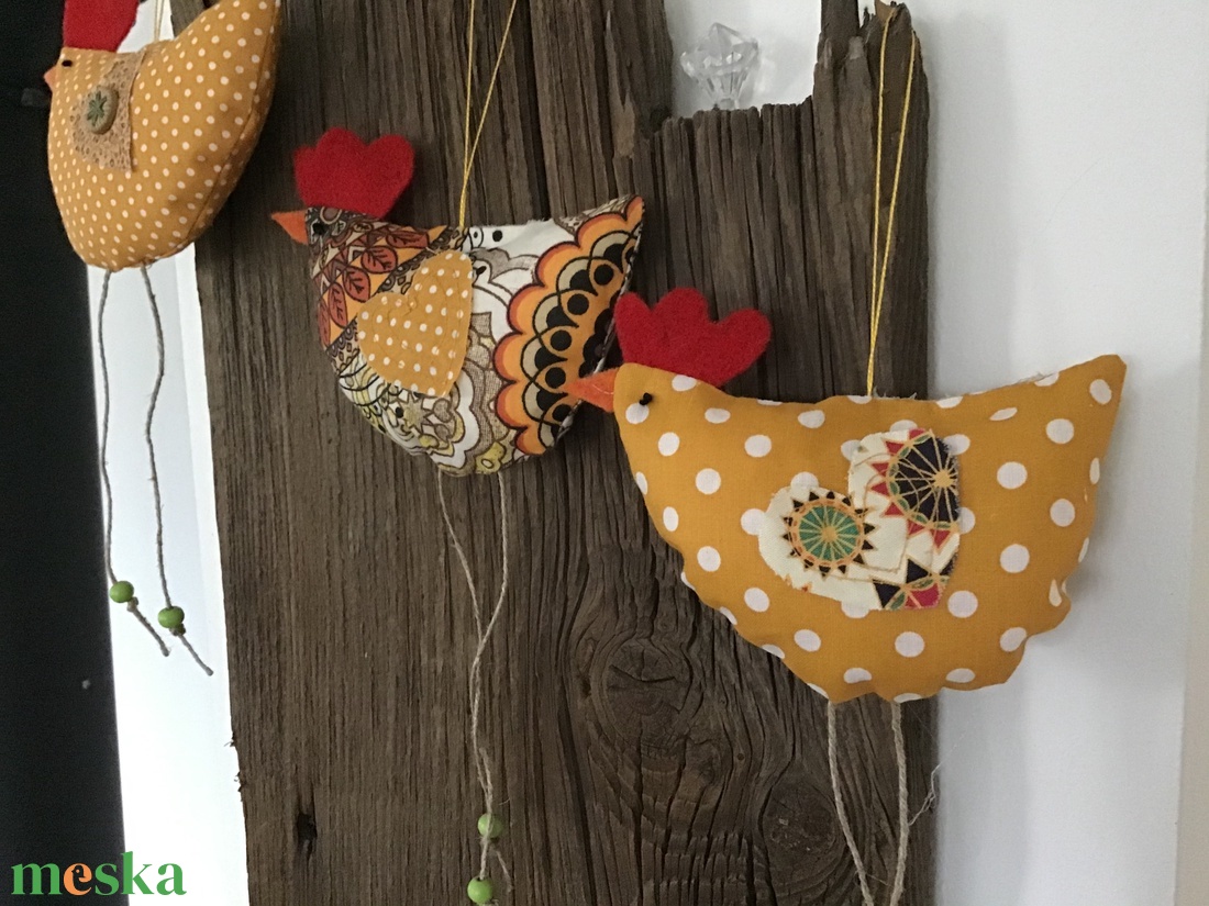 Textil tyúkocskák. Lakásdekoráció , húsvéti dekor. Egyedi darabok. Vászon dekoráció  - otthon & életmód - dekoráció - fali és függő dekoráció - függődísz - Meska.hu