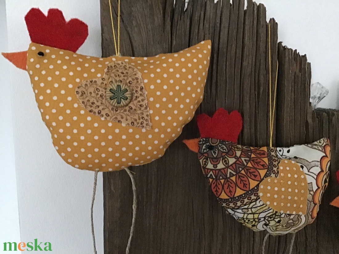 Textil tyúkocskák. Lakásdekoráció , húsvéti dekor. Egyedi darabok. Vászon dekoráció  - otthon & életmód - dekoráció - fali és függő dekoráció - függődísz - Meska.hu