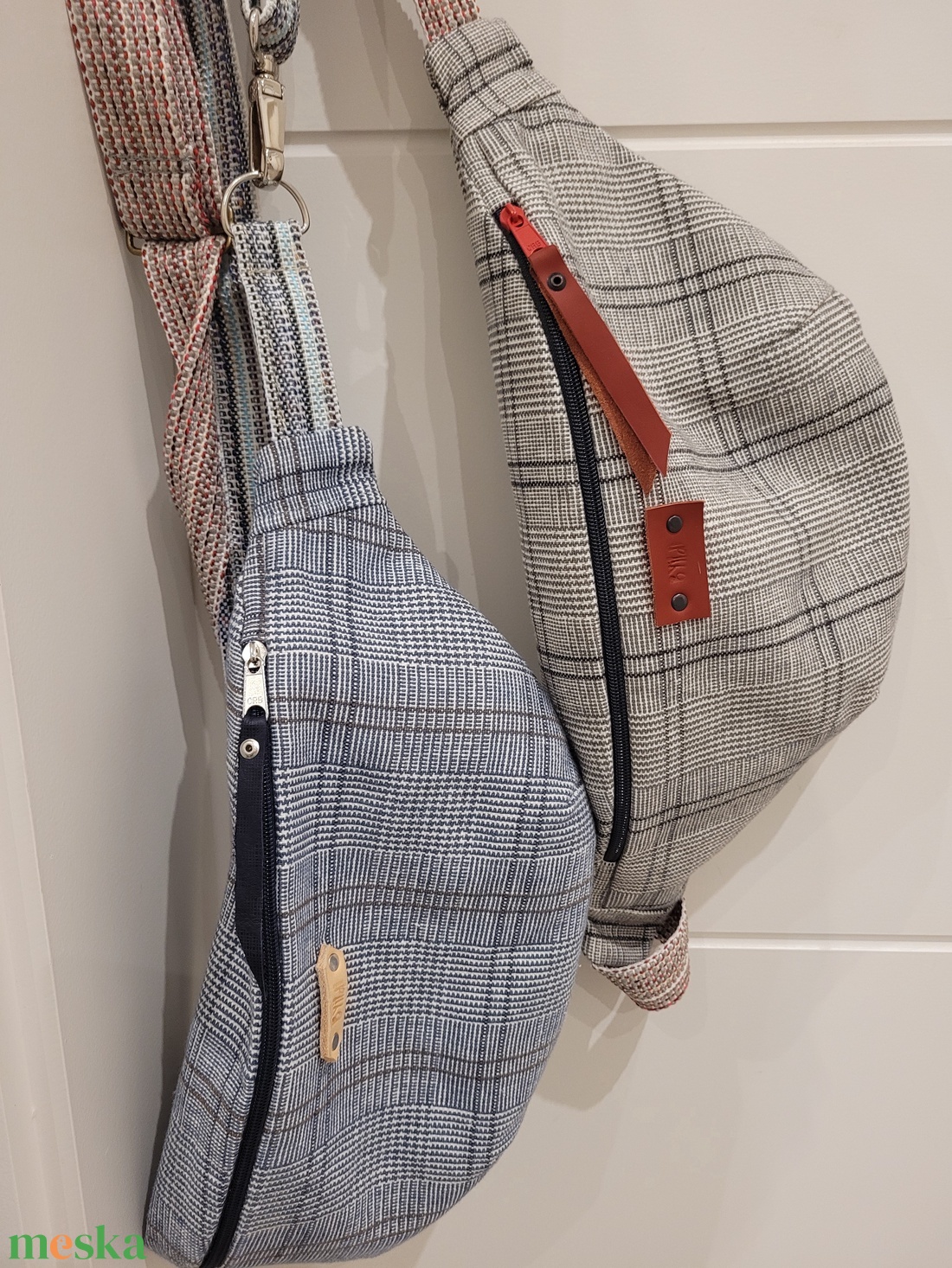 Szürke nagy méretű övtáska dizájn .Unisex Testtáska, válltáska, szövet táska, kockás táska, vállon átvethető táska - táska & tok - kézitáska & válltáska - vállon átvethető táska - Meska.hu