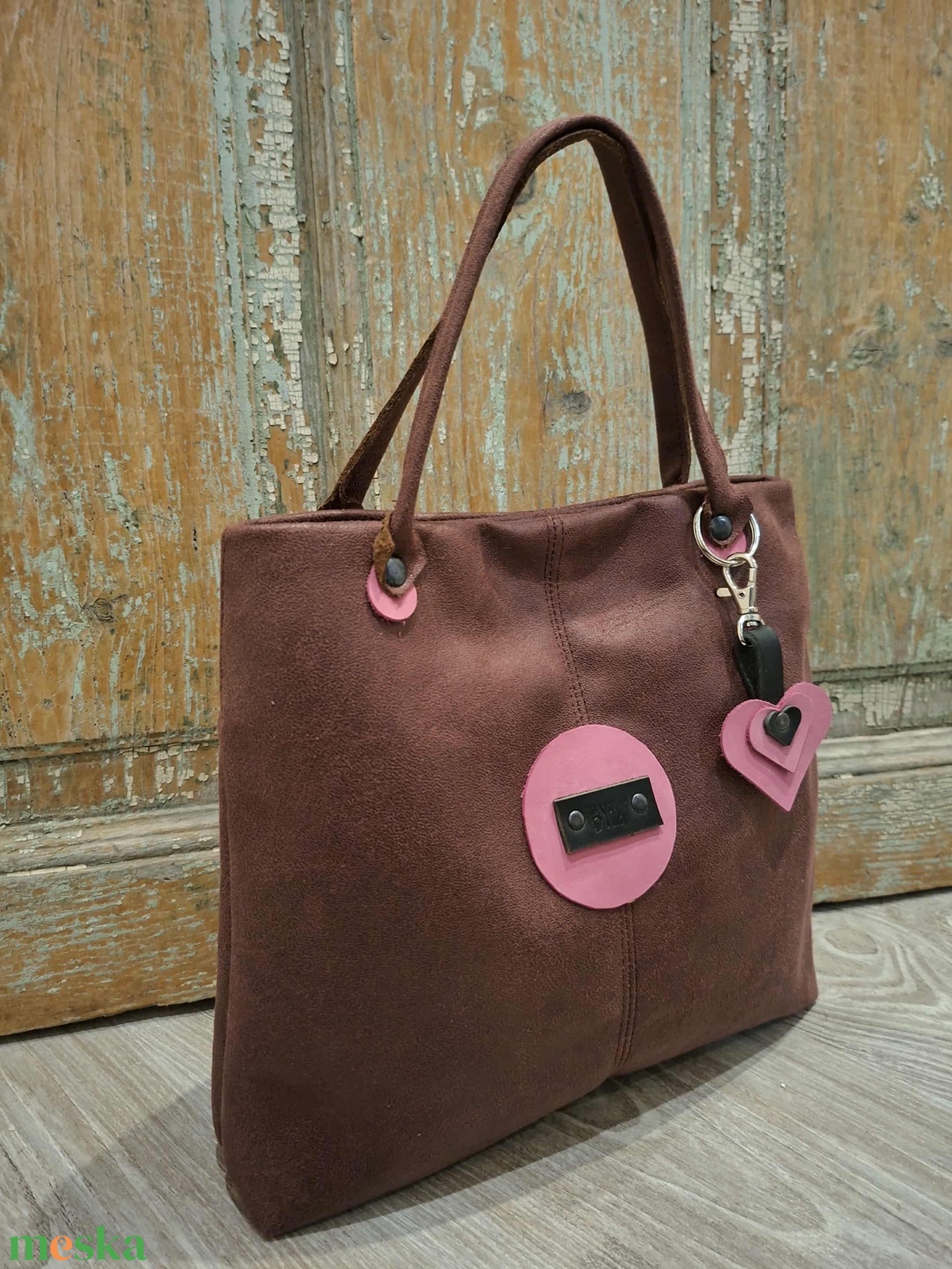 Különleges kis táska, színházi táska, egyedi darab. Lila műbőr táska rózsaszín valódi bőr kiegészítőkkel.  - táska & tok - kézitáska & válltáska - alkalmi táska - Meska.hu