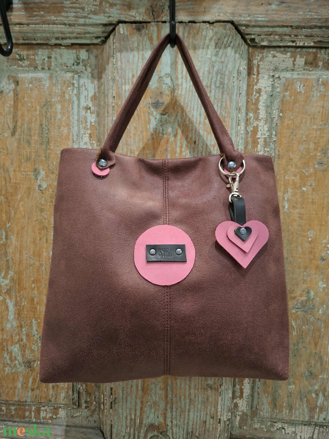 Különleges kis táska, színházi táska, egyedi darab. Lila műbőr táska rózsaszín valódi bőr kiegészítőkkel.  - táska & tok - kézitáska & válltáska - alkalmi táska - Meska.hu