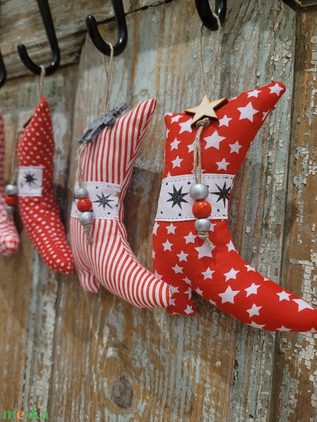 Céges ajándék. Karácsonyi dísz lakásdekoráció vászon függők, illatos vászoncsizmák, egyedi kézműves termék - karácsony - karácsonyi lakásdekoráció - karácsonyfadíszek - Meska.hu