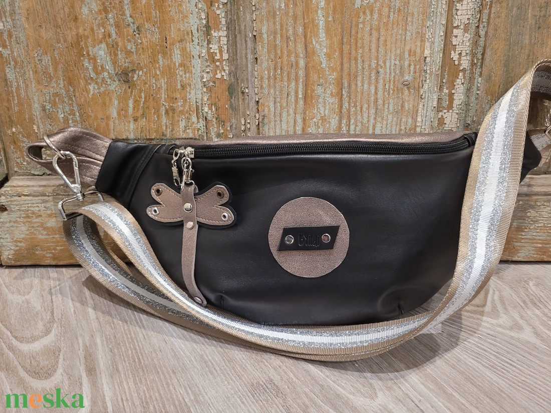 Fekete-óarany valódi bőr táska. Ezüstös csillog heveder. Övtáska fazonú valóbőr táska, válltáska, vállon átvethető táska - táska & tok - kézitáska & válltáska - vállon átvethető táska - Meska.hu