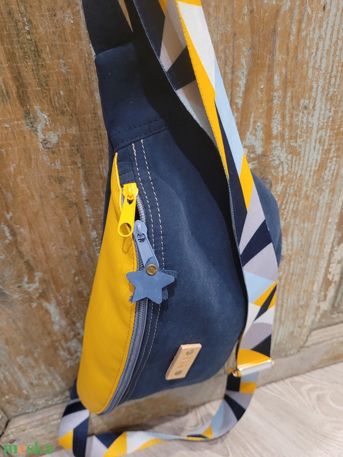 Válltáska, övtáska fazonú táska. Sötétkék, sárga táska . Geometria mintás pánttal. - táska & tok - kézitáska & válltáska - vállon átvethető táska - Meska.hu
