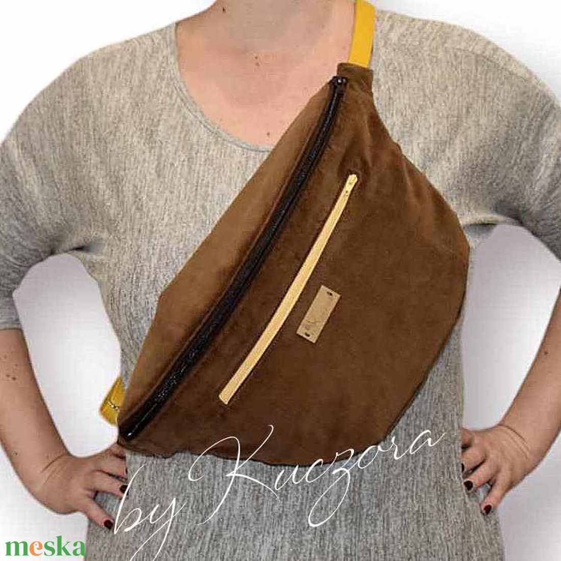 Nagy méretű övtáska alakú testtáska - barna bársony anyagból - táska & tok - övtáska - Meska.hu