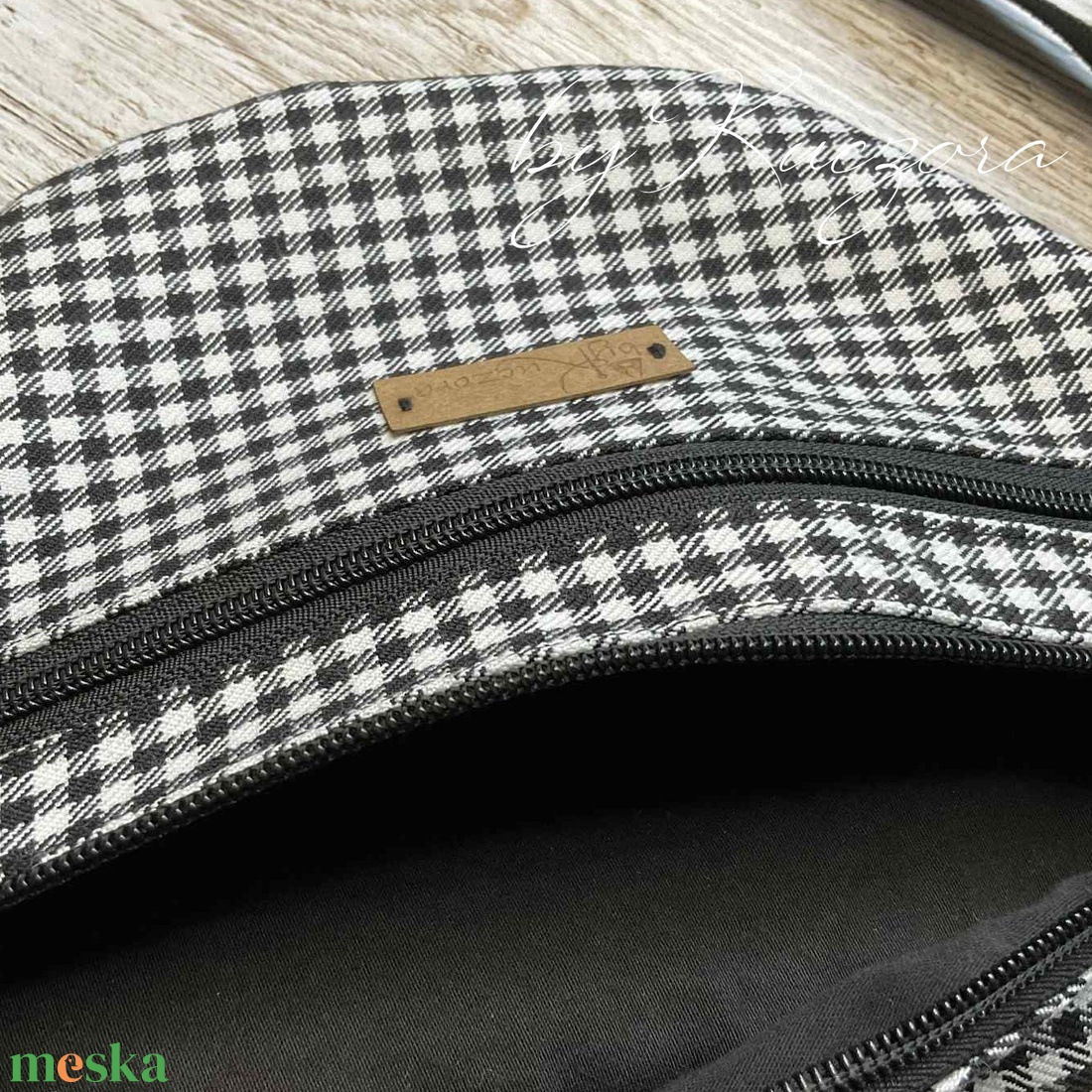 Fekete-fehér kockás övtáska / crossbody unisex - táska & tok - övtáska - Meska.hu Fekete-fehér kockás övtáska / crossbody unisex - táska & tok - övtáska - Meska.hu