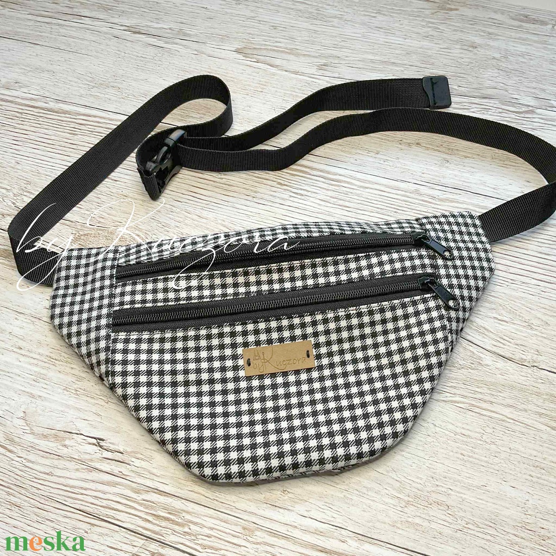 Fekete-fehér kockás övtáska / crossbody unisex - táska & tok - övtáska - Meska.hu Fekete-fehér kockás övtáska / crossbody unisex - táska & tok - övtáska - Meska.hu