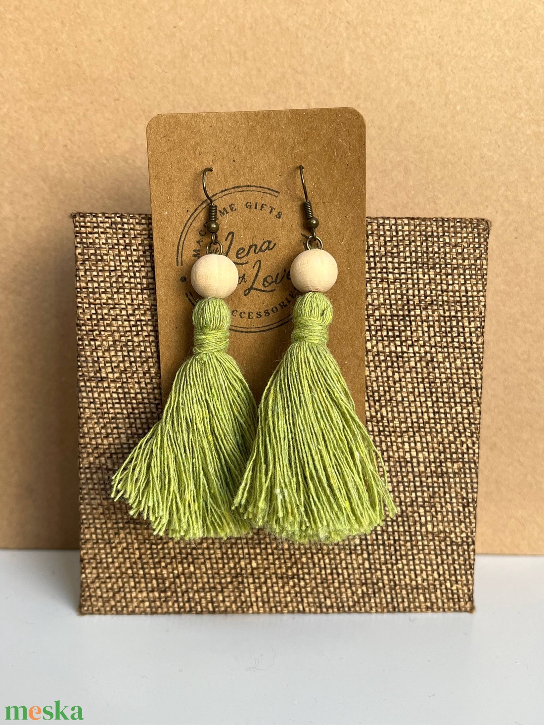 Makramé fülbevaló gyöngyökkel � újrahasznosított pamutból - ékszer - fülbevaló - rojtos fülbevaló - Meska.hu