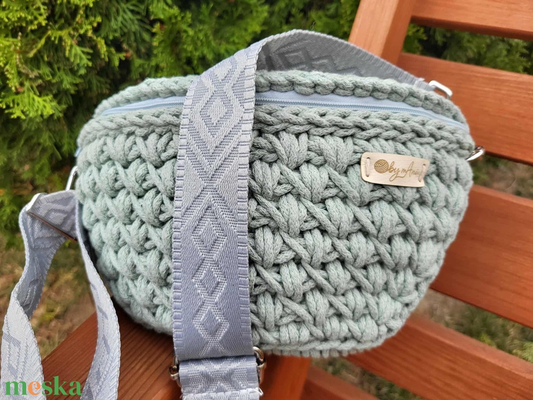 Horgolt test/öv táska - táska & tok - kézitáska & válltáska - vállon átvethető táska - Meska.hu