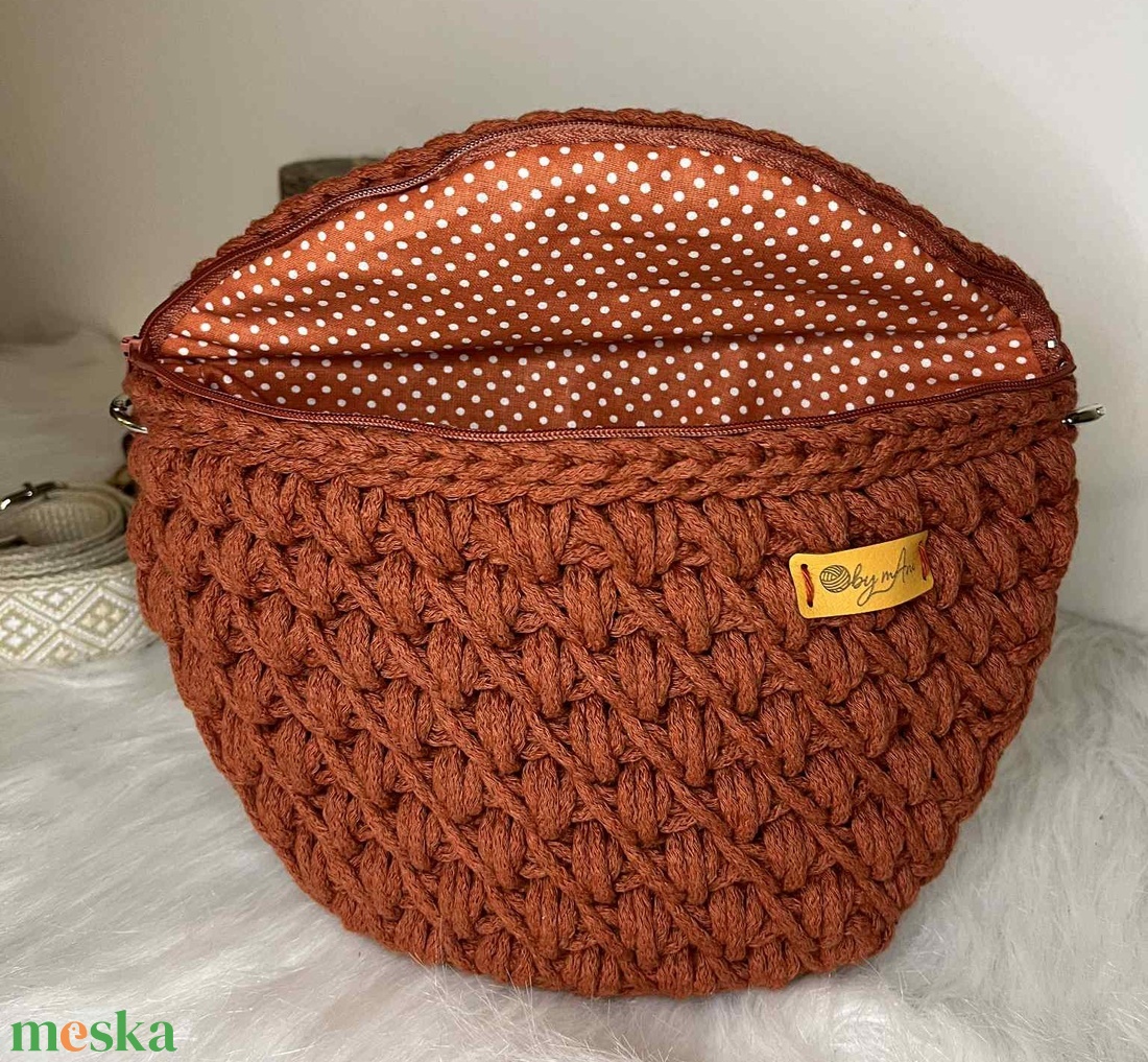 Horgolt test/öv táska - táska & tok - kézitáska & válltáska - vállon átvethető táska - Meska.hu