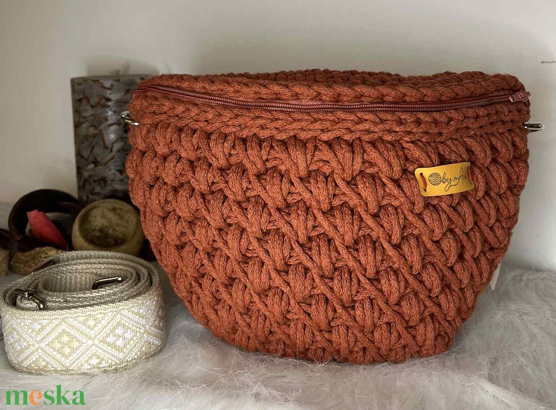 Horgolt test/öv táska - táska & tok - kézitáska & válltáska - vállon átvethető táska - Meska.hu