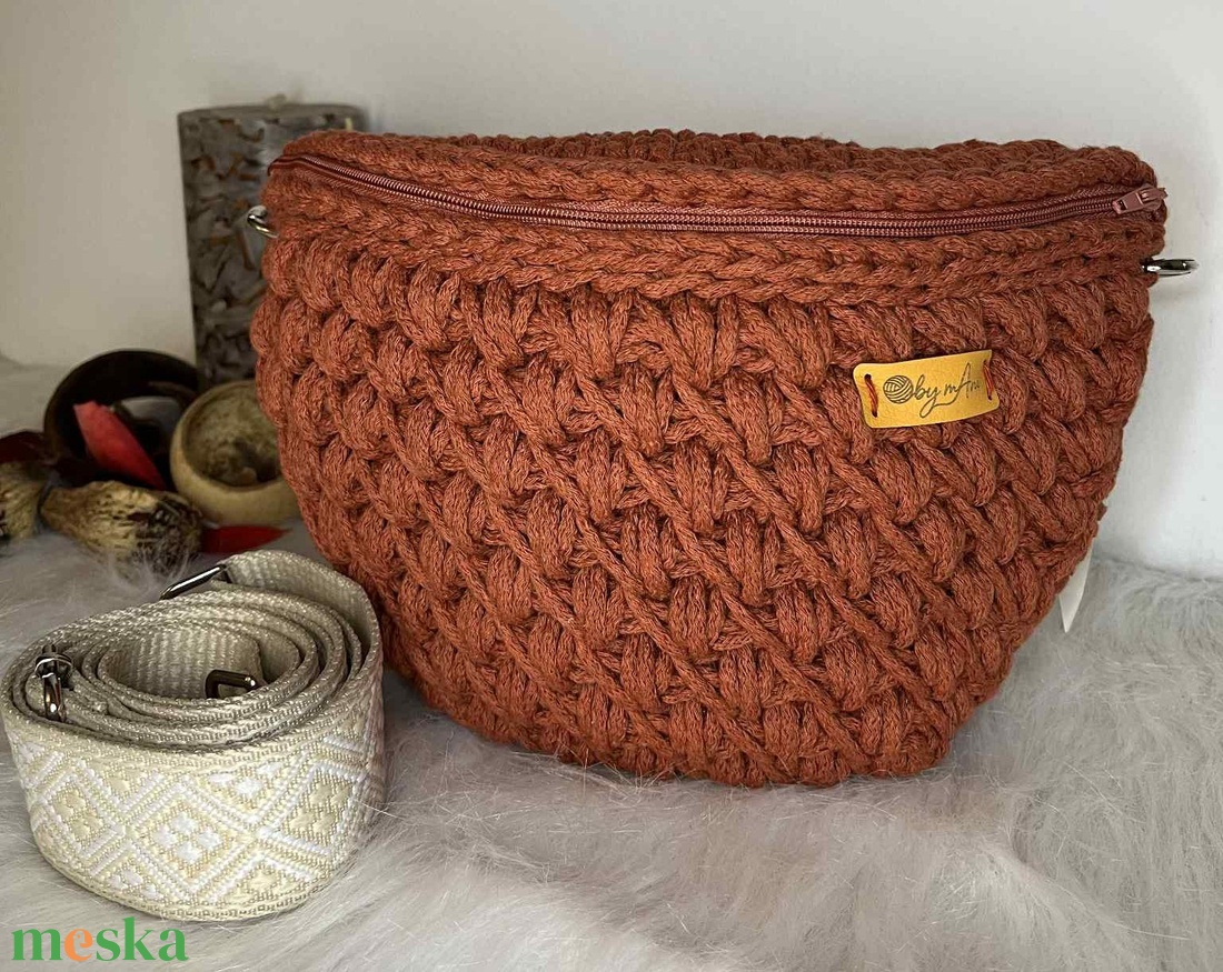 Horgolt test/öv táska - táska & tok - kézitáska & válltáska - vállon átvethető táska - Meska.hu