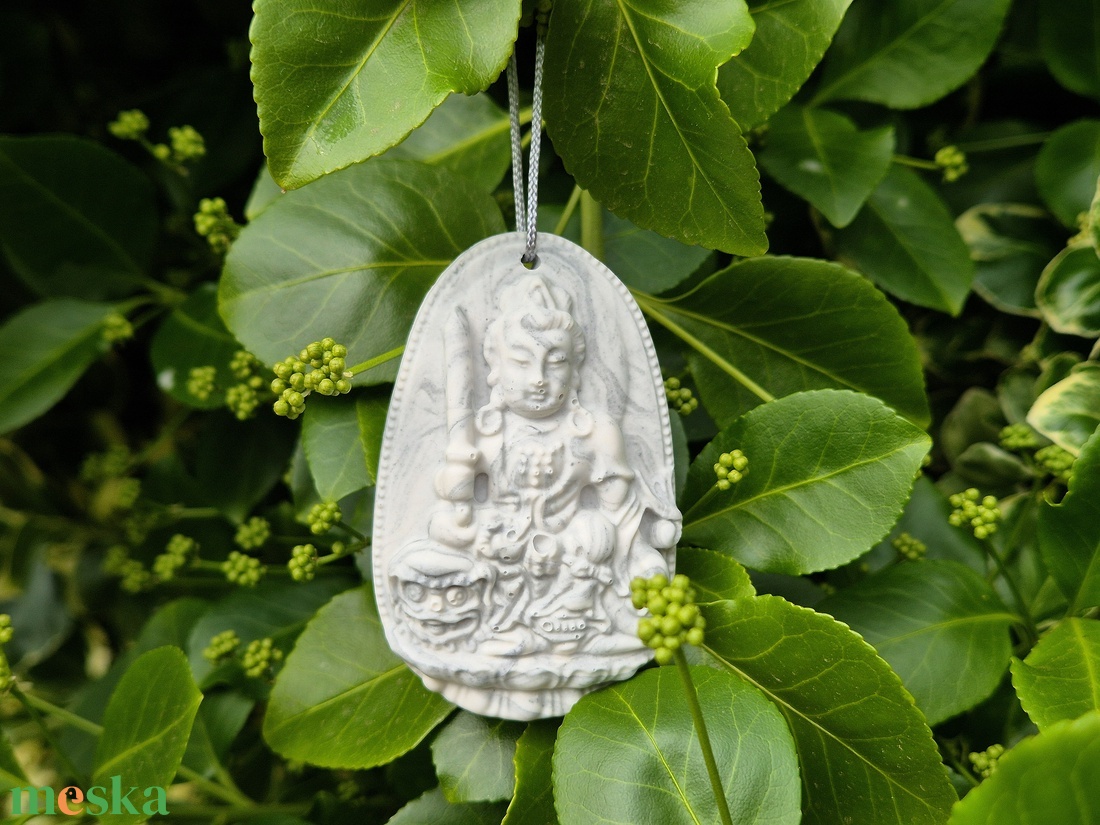 Jesmonite felakasztható dísztárgy Buddha - otthon & életmód - dekoráció - dekoratív figurák és szobrok - Meska.hu