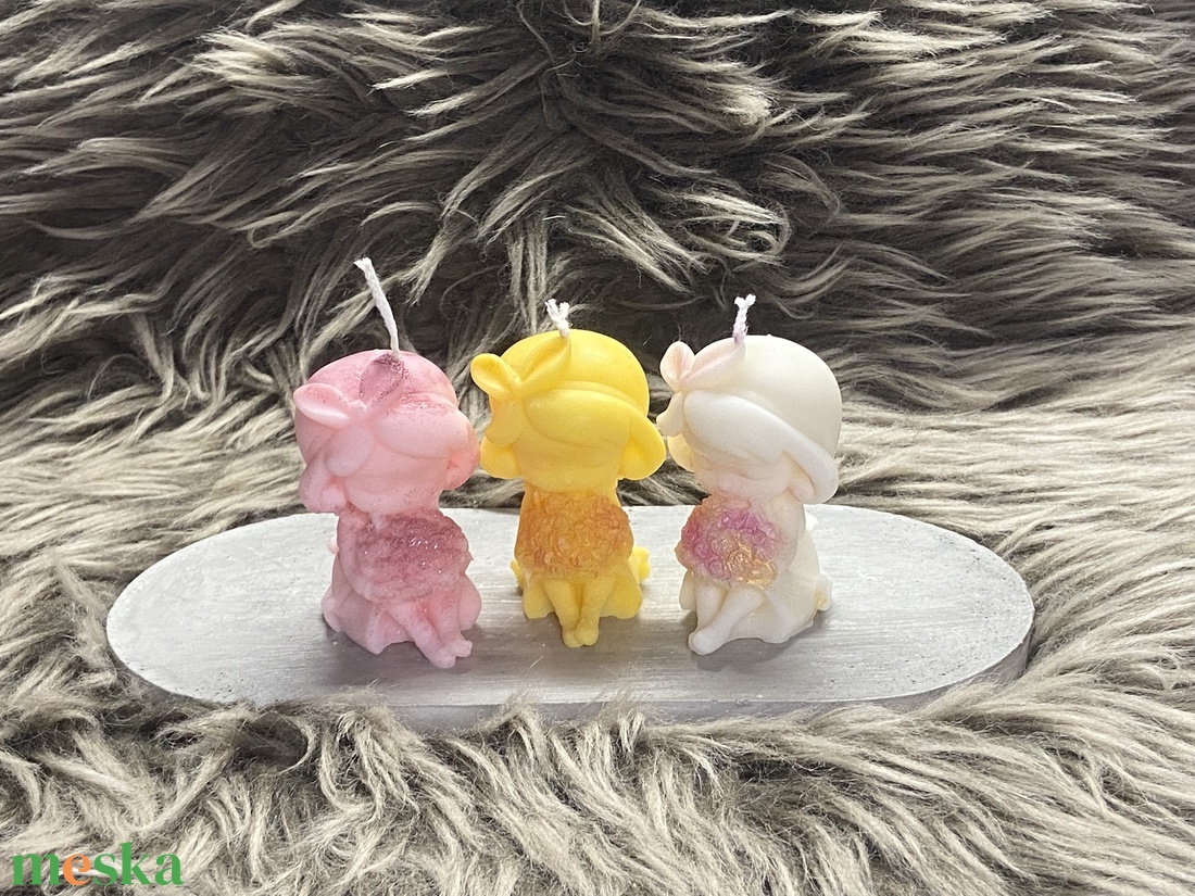 Virágos kislány gyertya - kellékek & szerszámok - dekorációs kellékek - dekorációs gyertya - Meska.hu