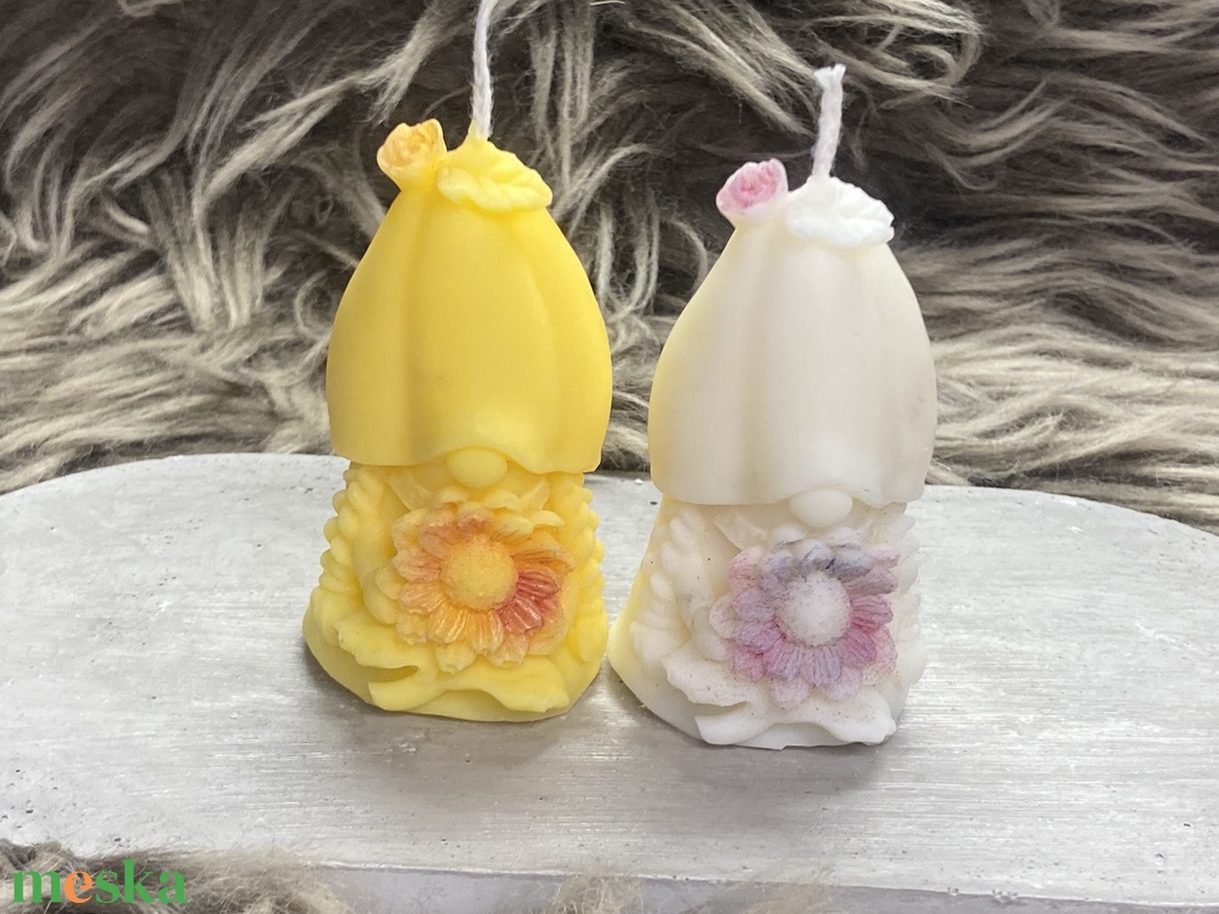 Virágos manó gyertya - kellékek & szerszámok - dekorációs kellékek - dekorációs gyertya - Meska.hu