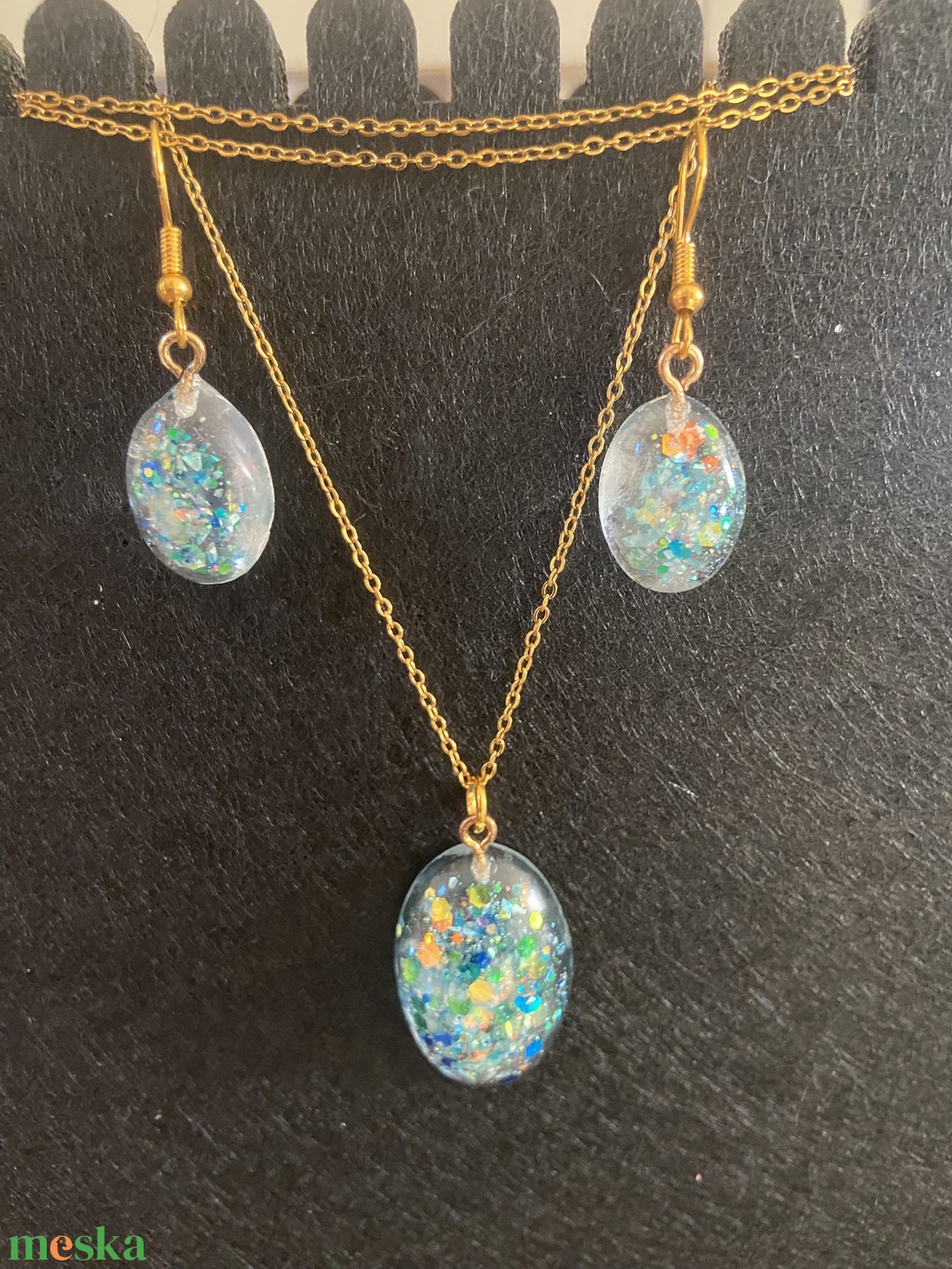 Kék csillogós, pillangós fülbevaló és nyaklánc szett - ékszer - ékszerszett - Meska.hu