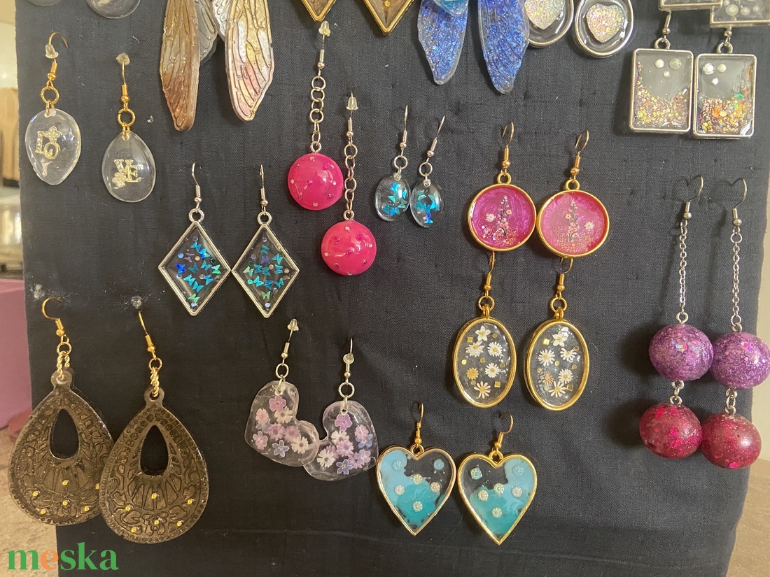 Epoxy fülbevalók 1. - ékszer - fülbevaló - lógó fülbevaló - Meska.hu