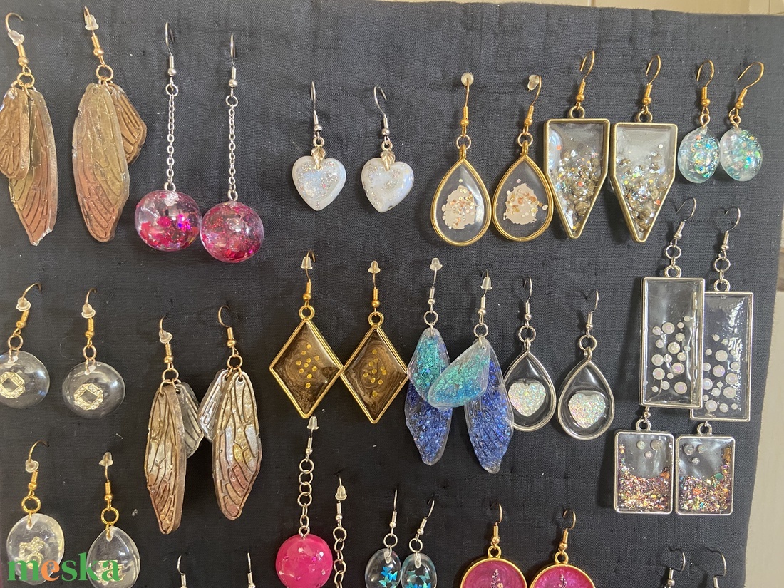 Epoxy fülbevalók 1. - ékszer - fülbevaló - lógó fülbevaló - Meska.hu