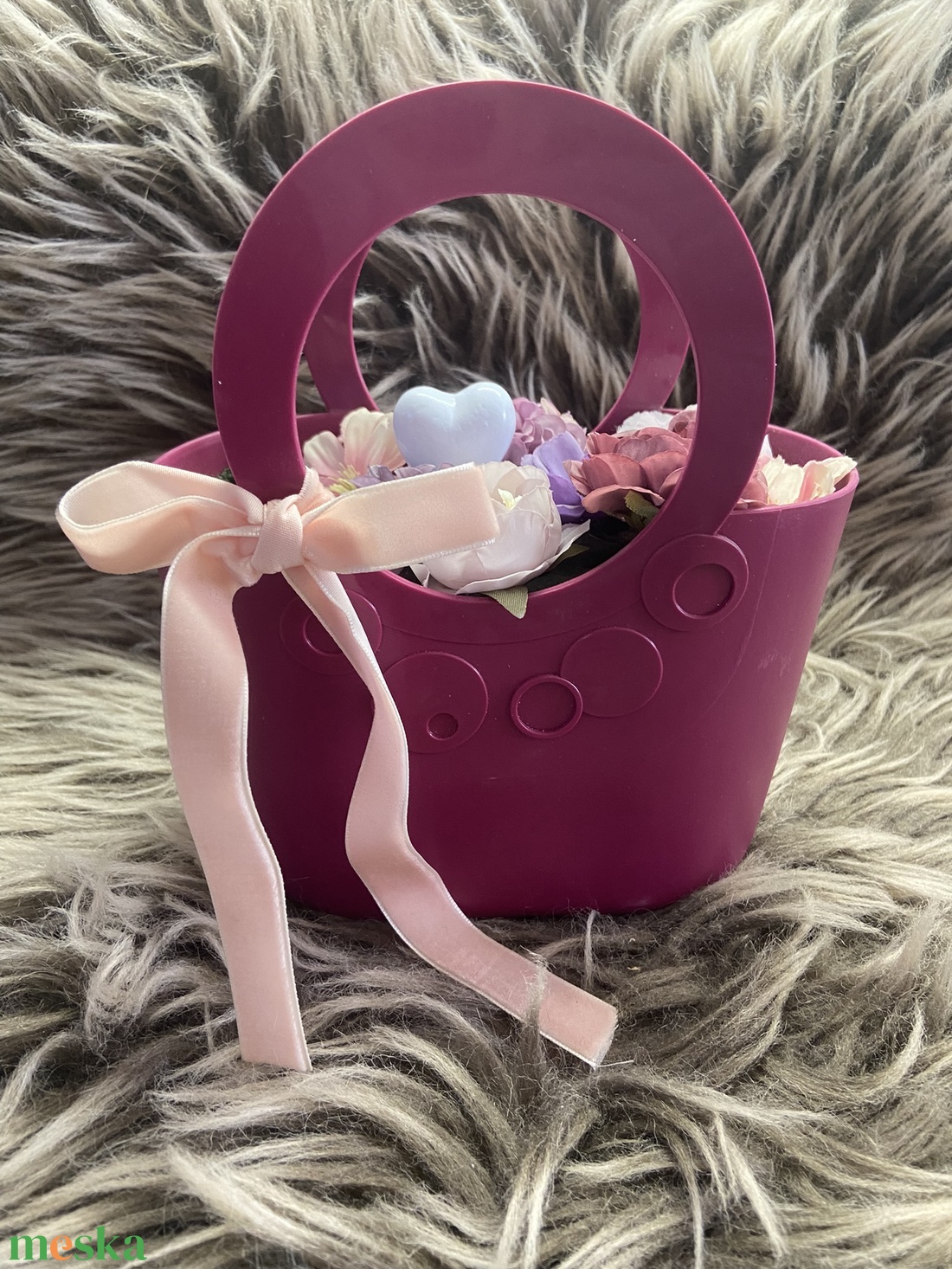 Mini táska virágokkal - otthon & életmód - virágdekoráció - virágdíszek - asztali virágdísz - Meska.hu