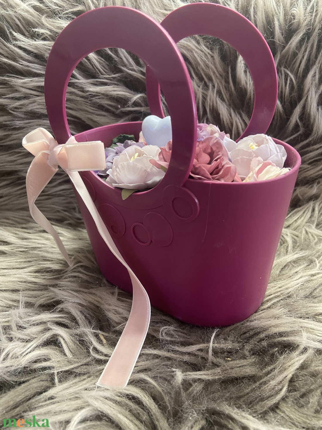 Mini táska virágokkal - otthon & életmód - virágdekoráció - virágdíszek - asztali virágdísz - Meska.hu