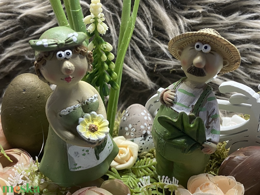 Ovális tálban kertészkedő néni-bácsi asztaldísz - otthon & életmód - dekoráció - asztal és polc dekoráció - asztaldísz - Meska.hu