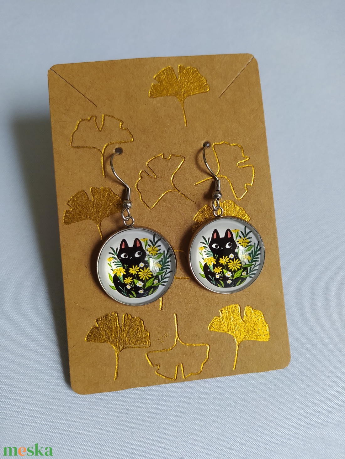 Fekete cicás növényes fülbevaló - ékszer - fülbevaló - lógós kerek fülbevaló - Meska.hu