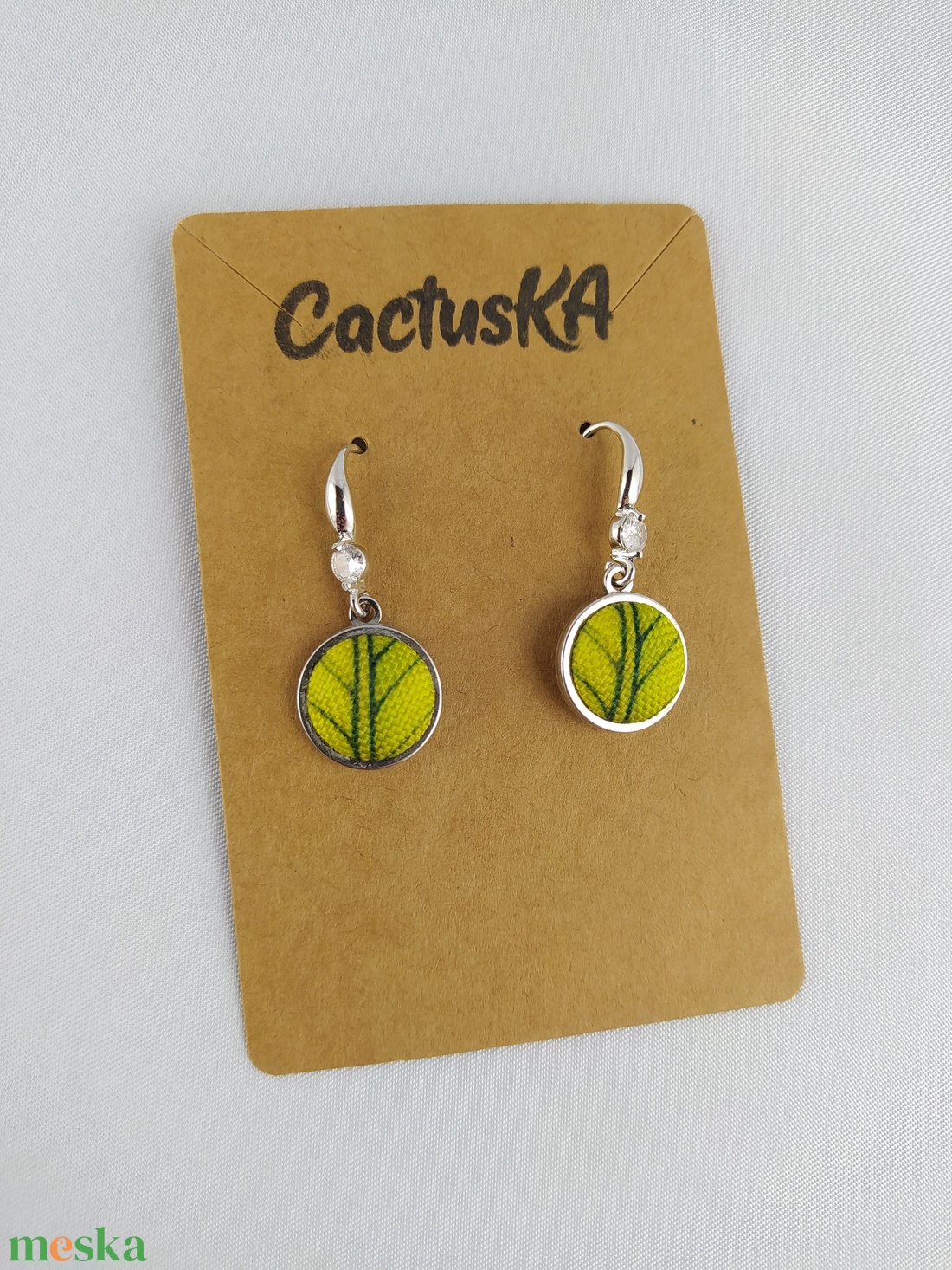 Elegáns lógós fülbevaló strasszkővel - ékszer - fülbevaló - lógó fülbevaló - Meska.hu