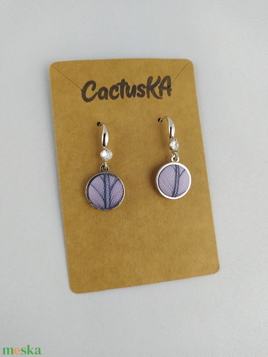 Elegáns lógós fülbevaló strasszkővel  - ékszer - fülbevaló - lógó fülbevaló - Meska.hu