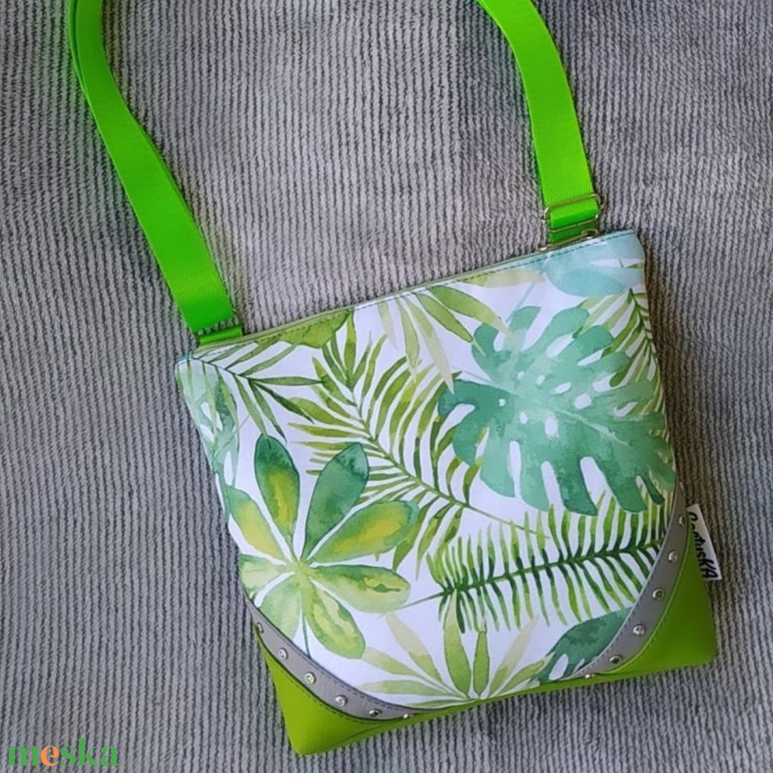 Monstera leveles oldaltáska / crossbody  - táska & tok - kézitáska & válltáska - vállon átvethető táska - Meska.hu
