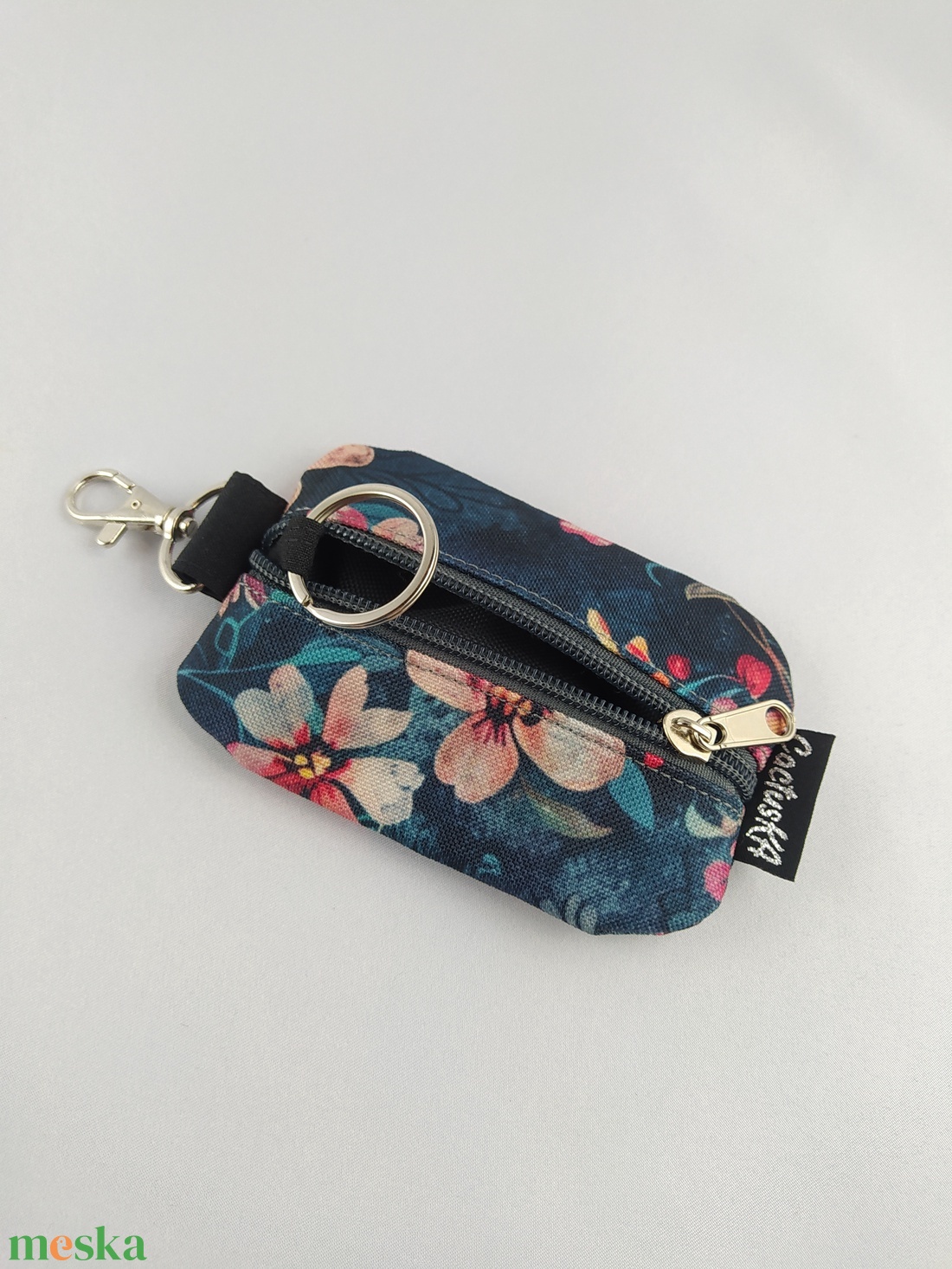 Kulcstartó tok - farmerkék virágos - táska & tok - kulcstartó & táskadísz - kulcstartó - Meska.hu