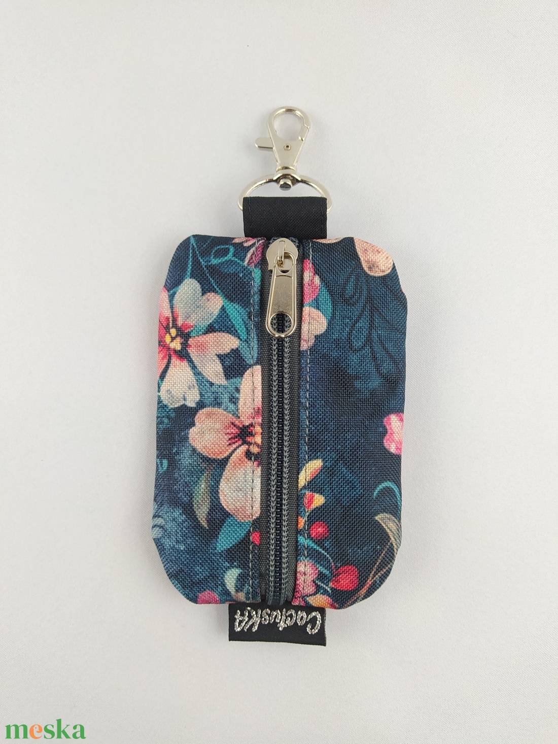 Kulcstartó tok - farmerkék virágos - táska & tok - kulcstartó & táskadísz - kulcstartó - Meska.hu