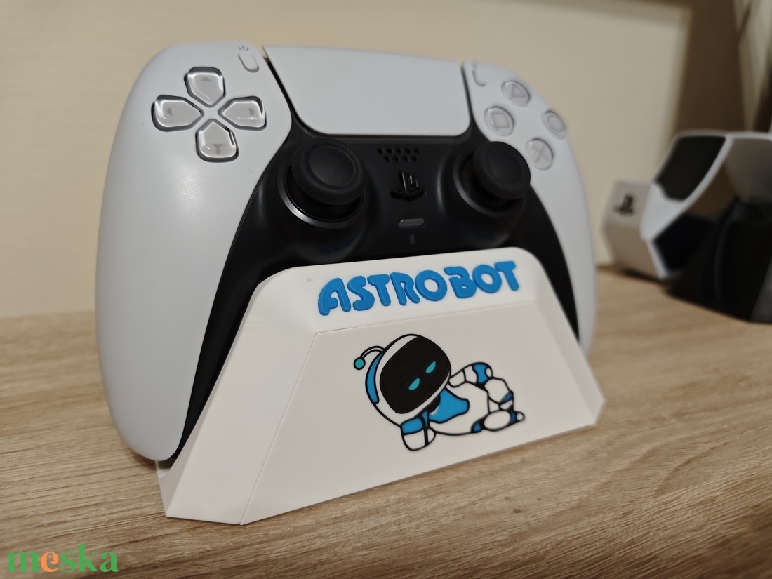 Astro Bot PS5 Kontroller Tartó - otthon & életmód - tárolás & rendszerezés - kontroller tartók - Meska.hu